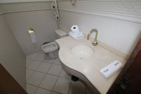 Casa para alugar com 1500m², 5 quartos e 5 vagasBanheiro