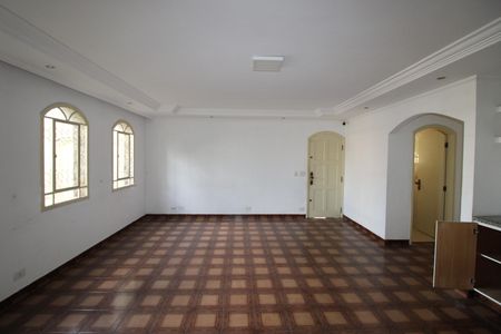 Casa à venda com 301m², 4 quartos e 6 vagasSala