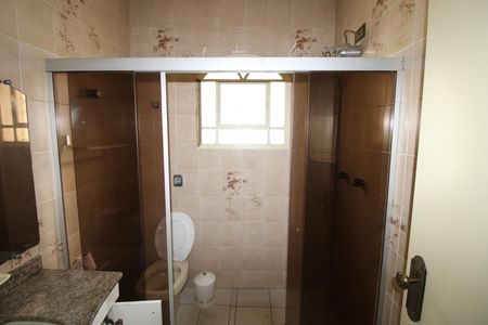 Casa à venda com 301m², 4 quartos e 6 vagasBanheiro 4