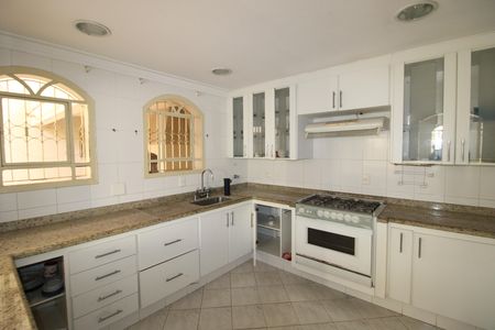 Casa à venda com 301m², 4 quartos e 6 vagasCozinha