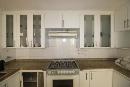 Casa à venda com 301m², 4 quartos e 6 vagasCozinha