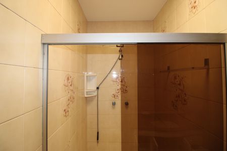 Casa à venda com 301m², 4 quartos e 6 vagasBanheiro 1