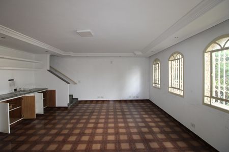 Casa à venda com 301m², 4 quartos e 6 vagasSala