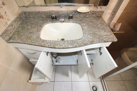 Casa à venda com 301m², 4 quartos e 6 vagasBanheiro 4