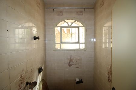 Casa à venda com 301m², 4 quartos e 6 vagasBanheiro 2