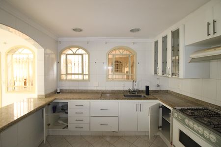 Casa à venda com 301m², 4 quartos e 6 vagasCozinha