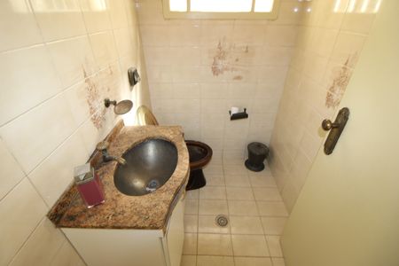Casa à venda com 301m², 4 quartos e 6 vagasBanheiro 2