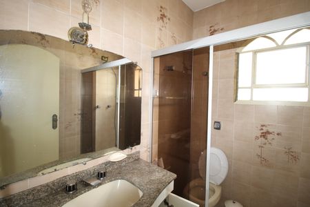 Casa à venda com 301m², 4 quartos e 6 vagasBanheiro 4