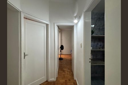Apartamento para alugar com 70m², 2 quartos e sem vaga Apartamento para alugar com 70m², 2 quartos e sem vagaQuarto 2 - corredor de acesso aos cômodos