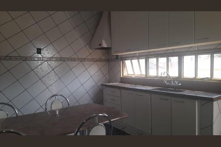 Casa para alugar com 280m², 3 quartos e 3 vagas Casa para alugar com 280m², 3 quartos e 3 vagasCozinha
