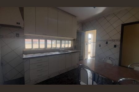 Casa para alugar com 280m², 3 quartos e 3 vagas Casa para alugar com 280m², 3 quartos e 3 vagasCozinha