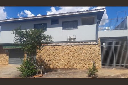 Casa para alugar com 280m², 3 quartos e 3 vagas Casa para alugar com 280m², 3 quartos e 3 vagasFachada
