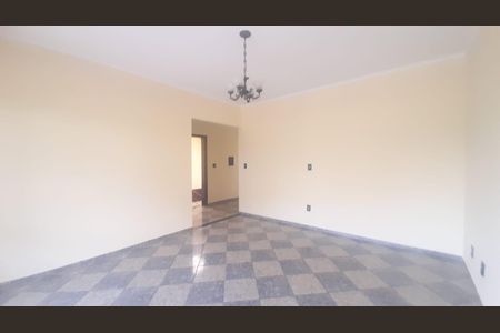 Casa para alugar com 280m², 3 quartos e 3 vagas Casa para alugar com 280m², 3 quartos e 3 vagasSala