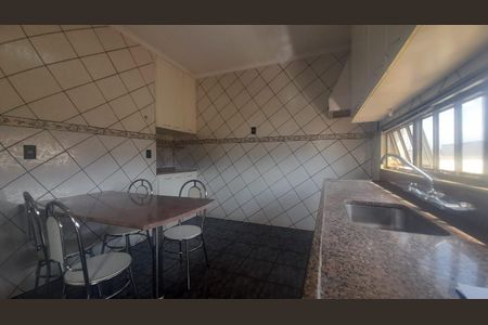 Casa para alugar com 280m², 3 quartos e 3 vagas Casa para alugar com 280m², 3 quartos e 3 vagasCozinha