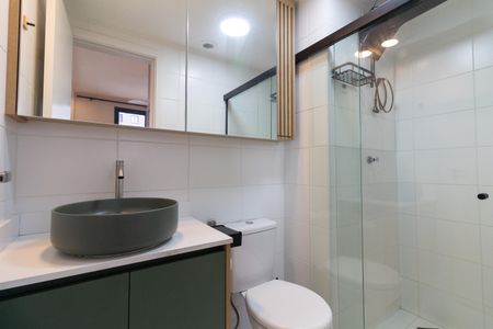 Banheiro de kitnet/studio para alugar com 1 quarto, 24m² em Butantã, São Paulo