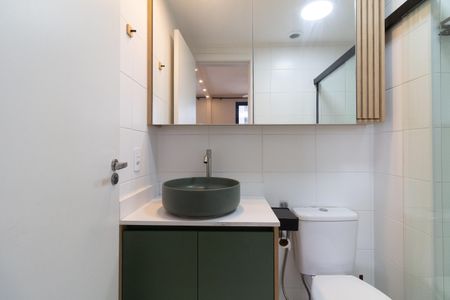 Banheiro de kitnet/studio para alugar com 1 quarto, 24m² em Butantã, São Paulo