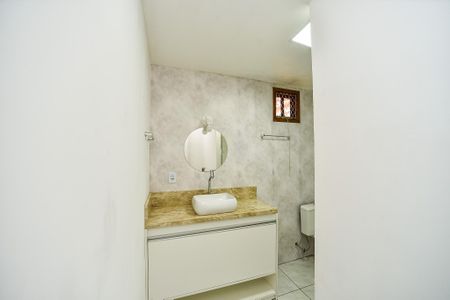 Casa à venda com 390m², 6 quartos e 2 vagasBanheiro/Casa Fundos