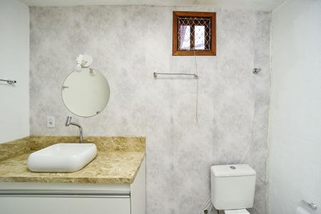 Casa à venda com 390m², 6 quartos e 2 vagasBanheiro/Casa Fundos