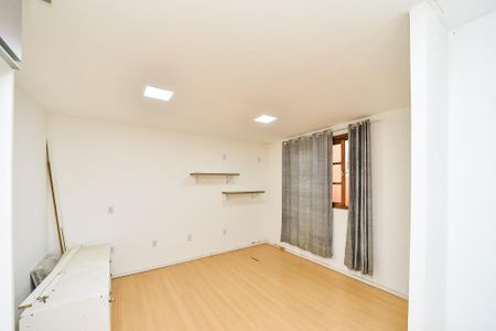 Casa à venda com 390m², 6 quartos e 2 vagasQuarto 2/Casa Fundos