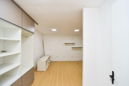 Casa à venda com 390m², 6 quartos e 2 vagasQuarto 2/Casa Fundos