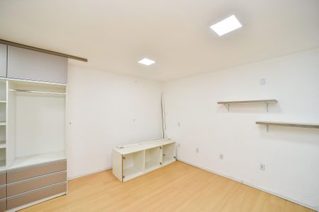 Casa à venda com 390m², 6 quartos e 2 vagasQuarto 2/Casa Fundos