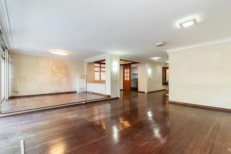 Casa à venda com 537m², 4 quartos e 4 vagas