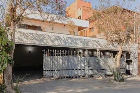 Casa à venda com 537m², 4 quartos e 4 vagas