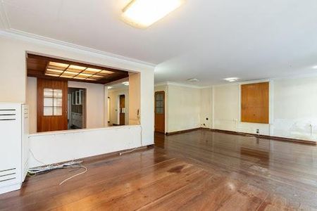 Casa à venda com 537m², 4 quartos e 4 vagas