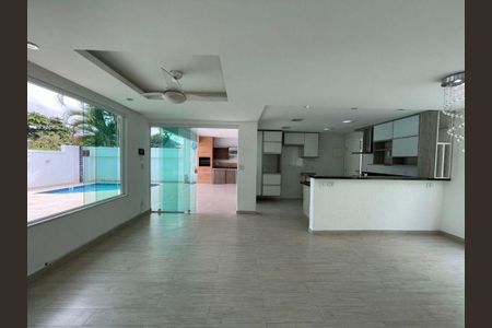 Casa à venda com 3 quartos, 200m² em Piratininga, Niterói