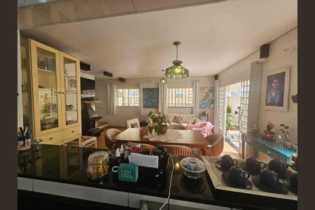 Casa à venda com 3 quartos, 240m² em Vila Gomes, São Paulo