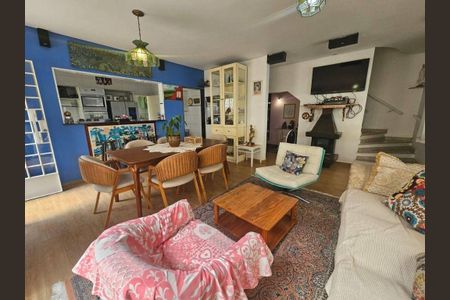 Casa à venda com 3 quartos, 240m² em Vila Gomes, São Paulo