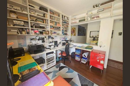Casa à venda com 3 quartos, 240m² em Vila Gomes, São Paulo