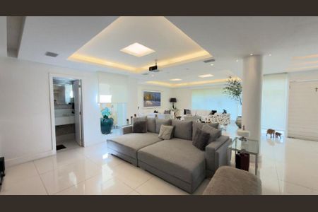 Casa à venda com 5 quartos, 500m² em Camboinhas, Niterói