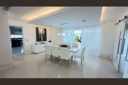 Casa à venda com 5 quartos, 500m² em Camboinhas, Niterói