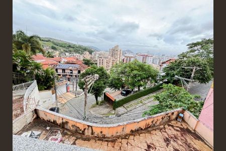 Casa à venda com 220m², 2 quartos e 1 vaga