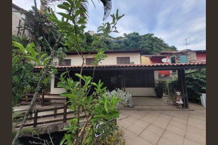 Casa à venda com 388m², 5 quartos e 1 vaga