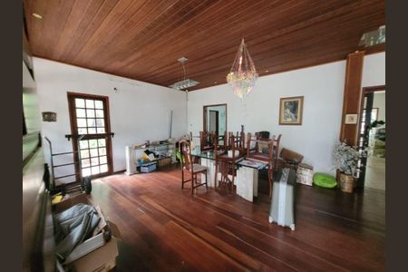 Casa à venda com 388m², 5 quartos e 1 vaga