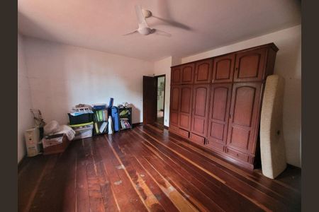 Casa à venda com 388m², 5 quartos e 1 vaga