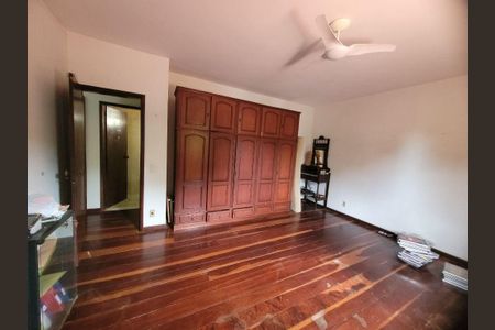Casa à venda com 388m², 5 quartos e 1 vaga