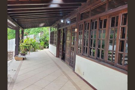 Casa à venda com 388m², 5 quartos e 1 vaga