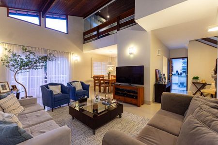 Casa à venda com 3 quartos, 262m² em Pendotiba, Niterói