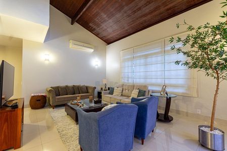 Casa à venda com 3 quartos, 262m² em Pendotiba, Niterói