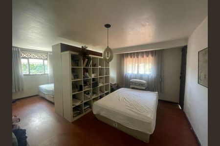 Casa à venda com 284m², 4 quartos e 1 vaga
