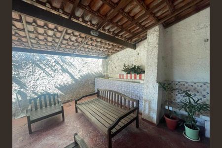 Casa à venda com 284m², 4 quartos e 1 vaga