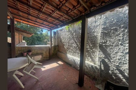Casa à venda com 284m², 4 quartos e 1 vaga