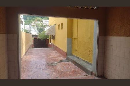 Casa à venda com 165m², 9 quartos e 3 vagas