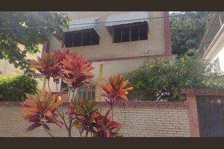 Casa à venda com 165m², 9 quartos e 3 vagas