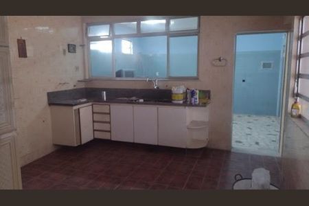 Casa à venda com 165m², 9 quartos e 3 vagas