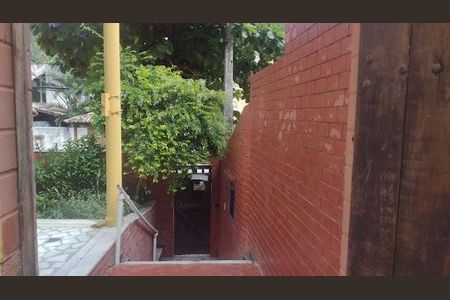 Casa à venda com 165m², 9 quartos e 3 vagas