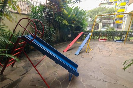 Apartamento para alugar com 72m², 2 quartos e 1 vaga Apartamento para alugar com 72m², 2 quartos e 1 vagaÁrea comum - Playground